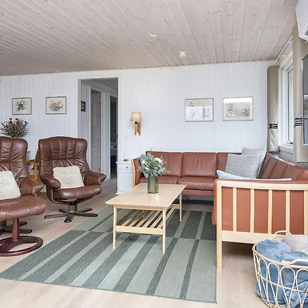 4 Star In Ansager-by Traum