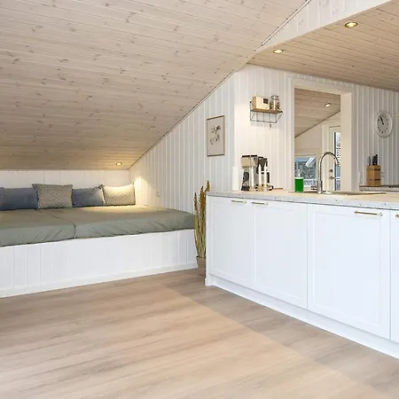 4 Star In Ansager-by Traum